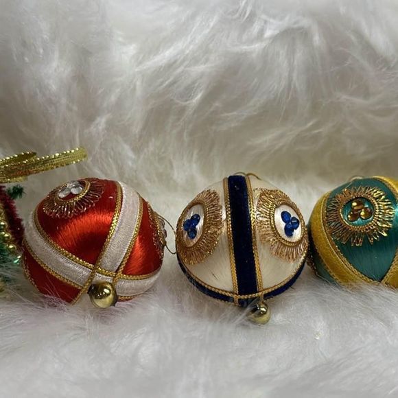Vintage Lot of 5 Homemade Push Pin Satin Christmas‎ Ornaments - Picture 1 of 5